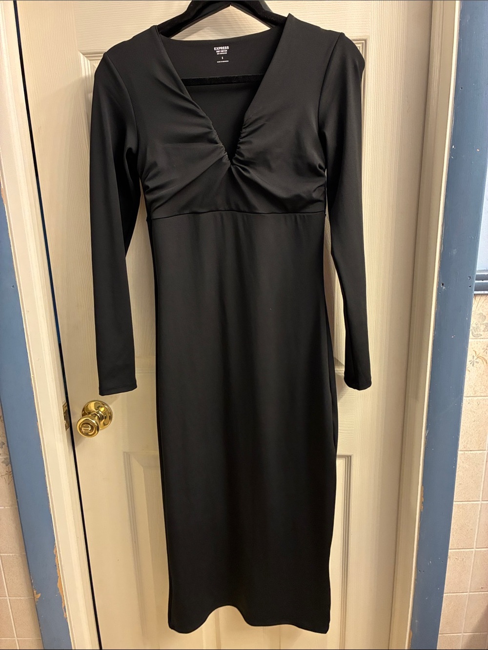 Express Black Long-Sleeve V-Neck Midi Dress